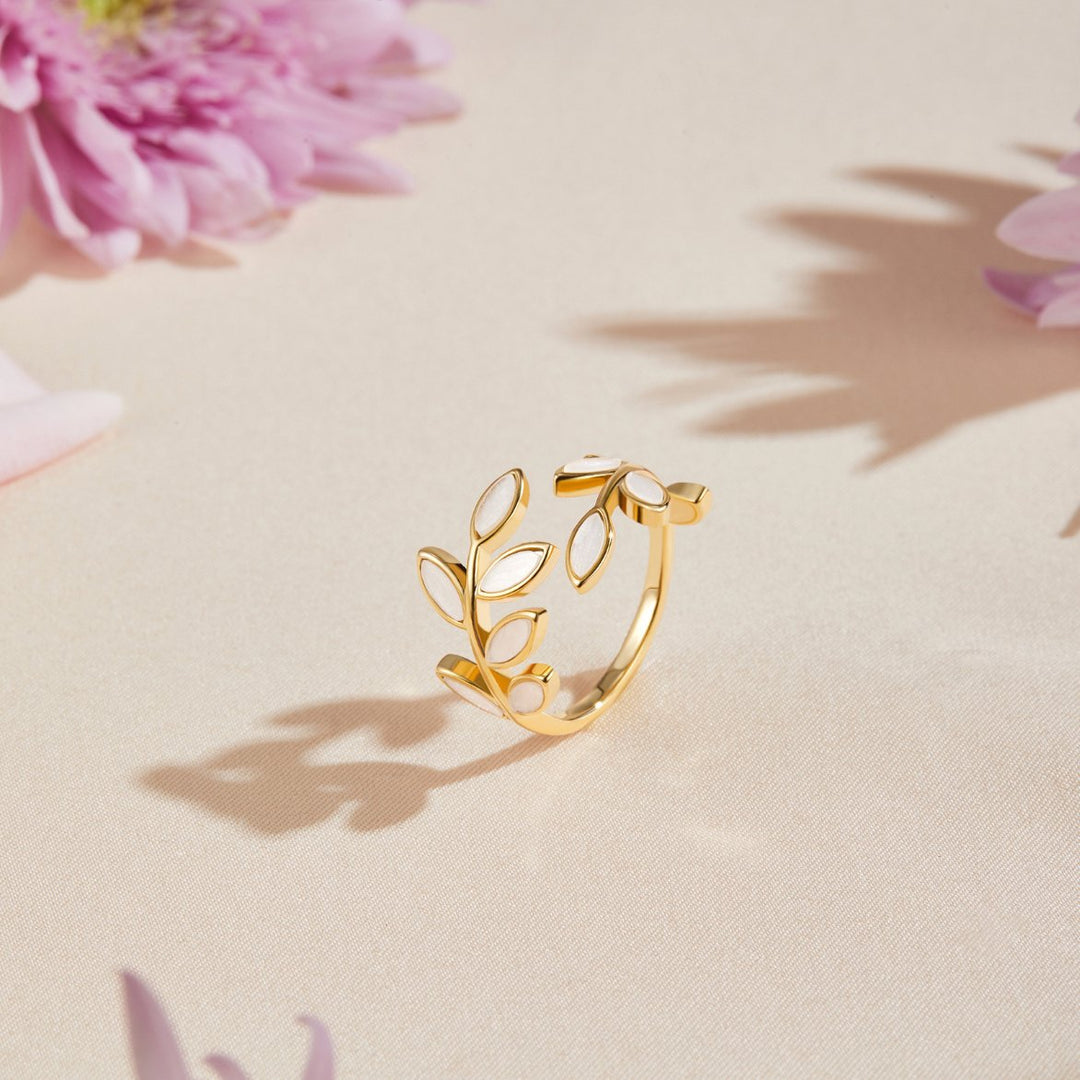 Gold Leaf Motif Ring